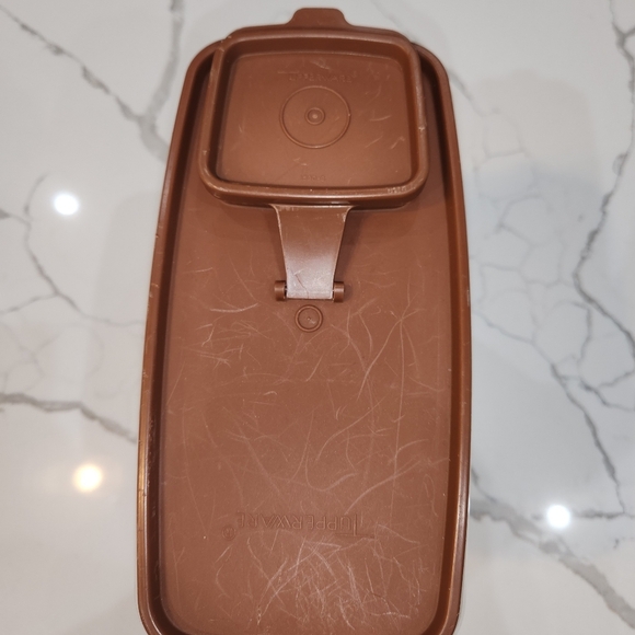 RARE VINTAGE Large Brown Tupperware Cereal Keeper 10" X 4.5" - Picture 8 of 10
